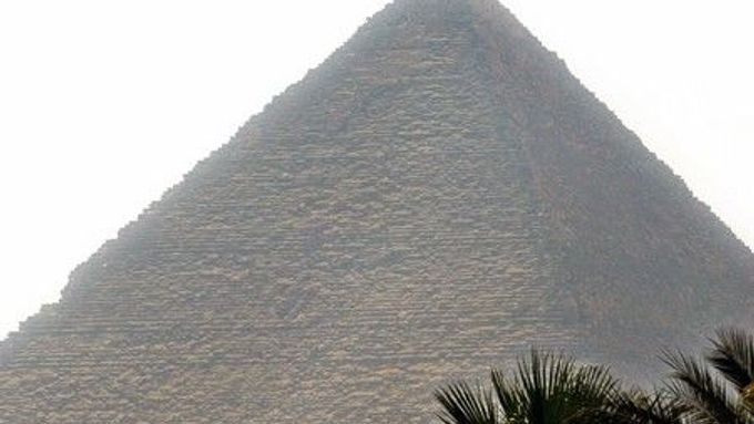Pyramidy v Gíze jsou jediným "starým divem" který ještě stojí