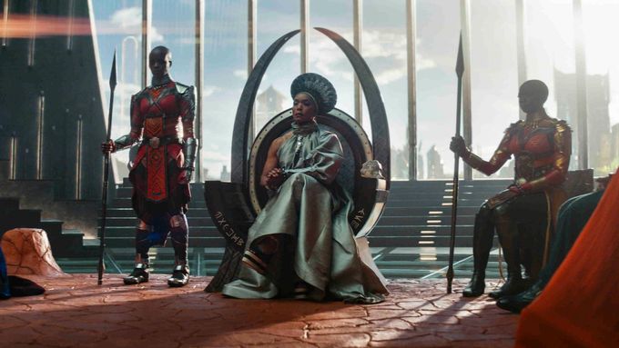 Film Black Panther: Wakanda nechť žije kina promítají od čtvrtka.
