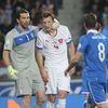 Fotbal, Česko - Itálie: Libor Kozák - Gianluigi Buffon a Ignazio Abate (8)