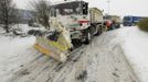 A snowplough clears a snow-covered road in Cambrai , northern France, March 12, 2013 as winter weather with snow and freezing temperatures returns to northern France. REUTERS/Pascal Rossignol (FRANCE - Tags: ENVIRONMENT TRANSPORT) Published: Bře. 12, 2013, 10:47 dop.