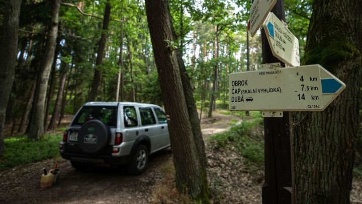 Pojedu dál, dokud nepadnou všechny kempy, říká odpůrce trampů na Kokořínsku Brezina