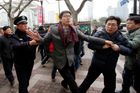 Čína se bojí revoluční vlny, zvyšuje cenzuru internetu