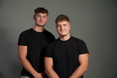 Důchodci jako terč posměchu? Dva kluci točí videa a mění pohled na starší generaci