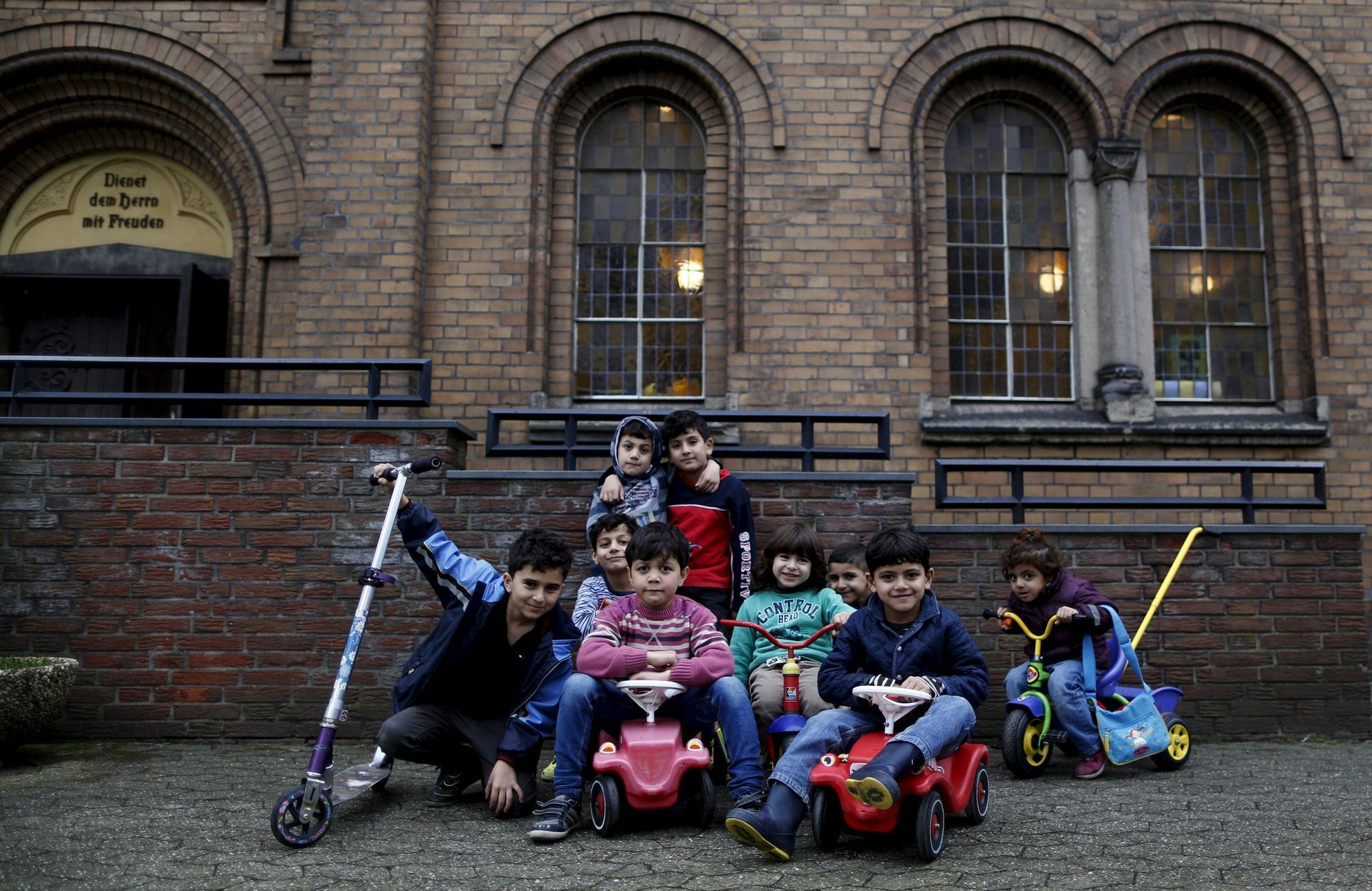 Kostel v německém Oberhausenu - děti uprchlíků ze Sýrie
