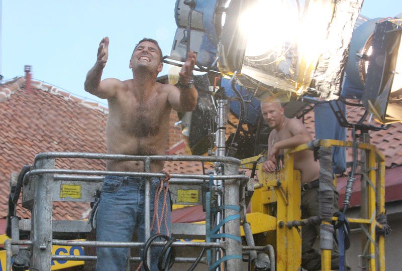 Osvětlovači za oknem