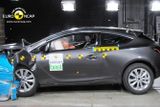 Opel Astra GTC, což je vlastně sportovněji laděná třídveřová astra, dostal za ochranu dospělých 91 procent, za ochranu dětí 79 procent, za ochranu chodců 50 procent a 71 procent možných bodů za elektronické asistenty.