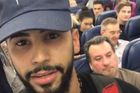 Youtubery vyhodili z letadla, protože mluvili arabsky. Provokovali, tvrdí aerolinky