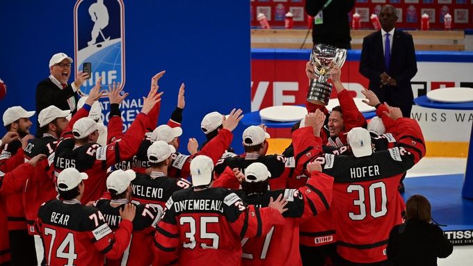 Hokejový titul poputuje po dvou letech opět do Kanady