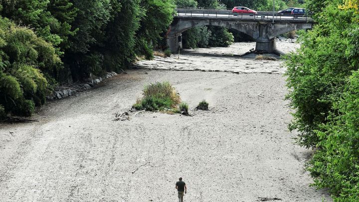 Nejdelší italská řeka Pád vysychá. Ohrožuje to pěstování tradiční rýže i rajčat; Zdroj foto: Reuters