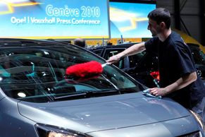 Ženevský autosalon přináší sto premiér