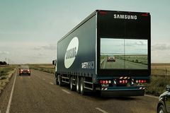 Průhledné kamiony s televizí zlepší bezpečnost na silnicích