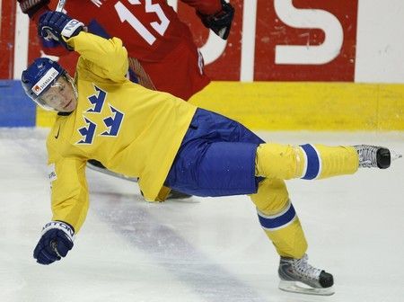 Jiří Novotný sice tentokrát poslal Stralmana k zemi. Po zápase se však radovali Švédové.
