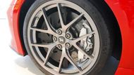I brzdiče a speciální prvek pro lepší chlazení brzd jsou technologie vyzkoušené při závodech F1