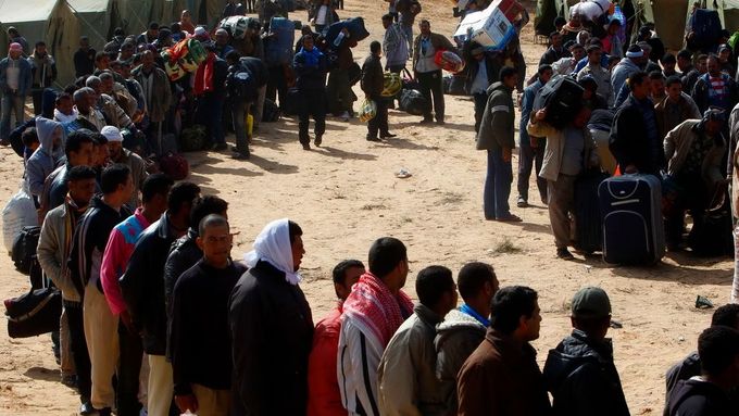 Uprchlické tábory jsou plné, z Libye prchají lidé všech národností