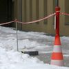 Po kalamitě přišlo oteplení. A těžký sníh padá ze střech