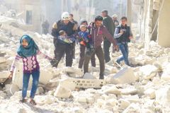 Chystá se rozhodující útok na Idlib, povstalci ničí mosty. Civilisté nemají kam utéct