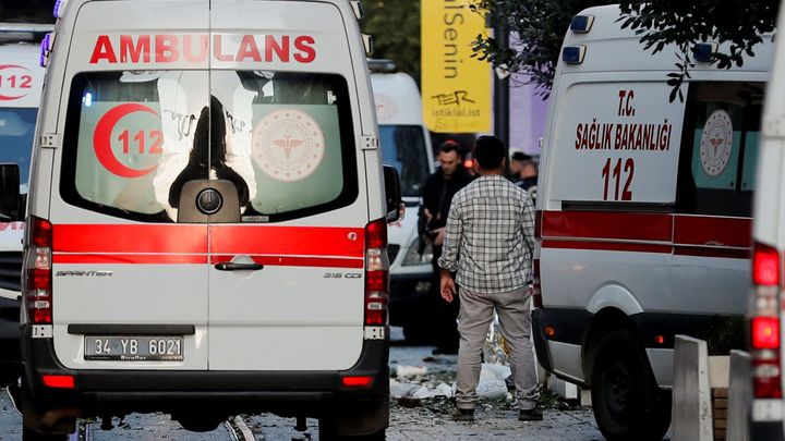 Pěší zónou v Istanbulu otřásl výbuch. Na místě jsou čtyři mrtví a desítky zraněných; Zdroj foto: Reuters