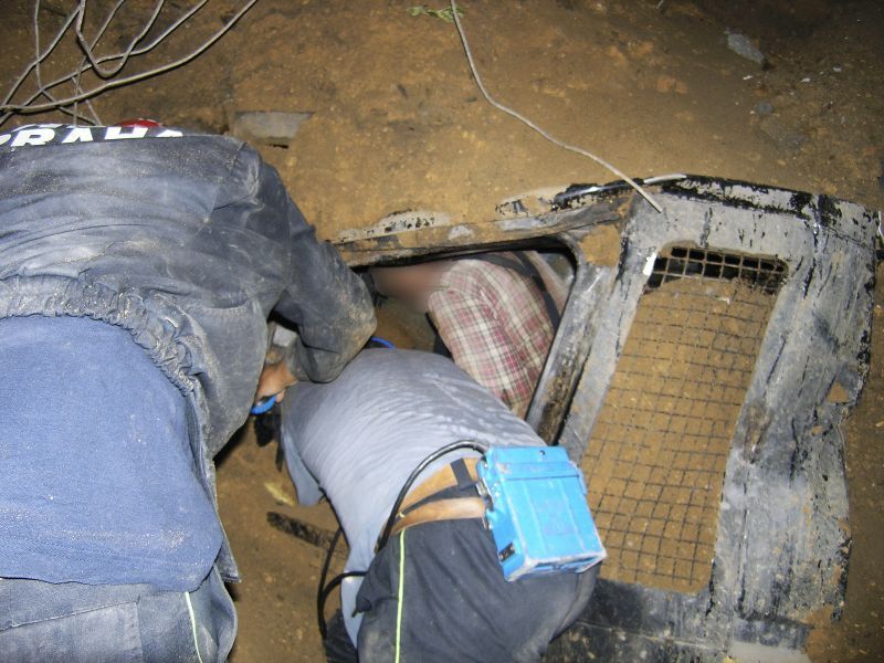 Zavalený dělník v tunelu Blanka
