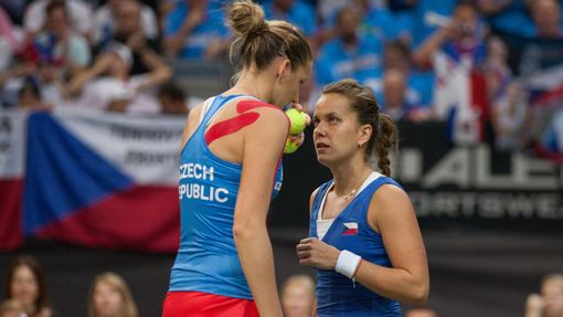 FC, finále 2015 Česko-Rusko: Barbora Strýcová a Karolína Plíšková
