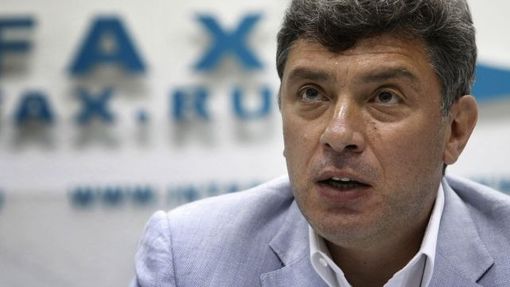 Němcov 23. května 2011 na tiskové konferenci v Moskvě.