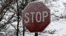 A stop sign is seen covered in snow during the arrival of Nor'easter, also known as a northeaster storm, in Hoboken, New Jersey, November 7, 2012. A wintry storm dropped snow on the Northeast and threatened to bring dangerous winds and flooding to a region still climbing out from the devastation of superstorm Sandy. REUTERS/Eduardo Munoz (UNITED STATES - Tags: DISASTER ENVIRONMENT) Published: Lis. 7, 2012, 9:32 odp.