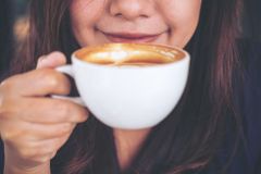 Káva prospívá játrům, lidé jsou méně náchylní k jejich onemocnění. Pomáhá i instantní
