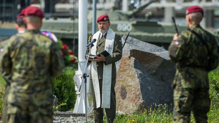 "Obětovali se za jiné." Armáda si připomíná rok od úmrtí tří vojáků v Afghánistánu