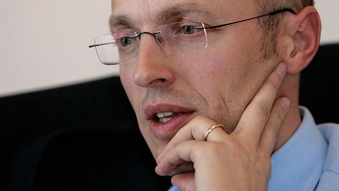 Peter Chrenko během rozhovoru se čtenáři Aktuálně.cz ze své kanceláře na Ministerstvu financí v Praze.