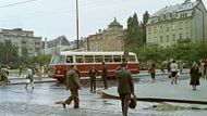 Rok 1959, Šafárikovo náměstí v Bratislavě a Škoda 706 RTO v barvách bratislavského dopravního podniku. Právě v roce 1959 se začaly legendární autobusy objevovat v ulicích slovenského hlavního města, celkem jich bylo do roku 1971 dodáno na 265 kusů.