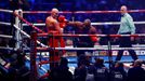 Zápas Tyson Fury (červené trenky) - Derek Chisora o titul šampiona WBC