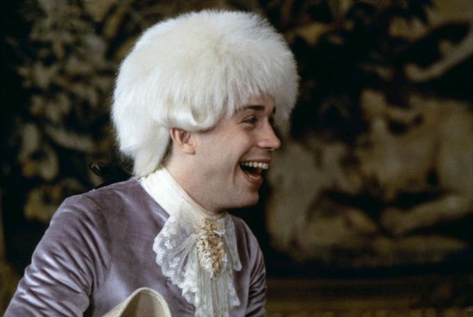 Tom Hulce jako Wolfgang Amadeus Mozart.