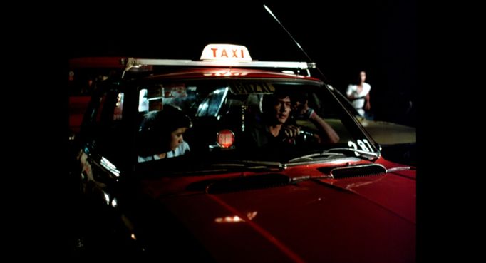 Snímek z Manily v noci od Ishmaela Bernala z roku 1980.
