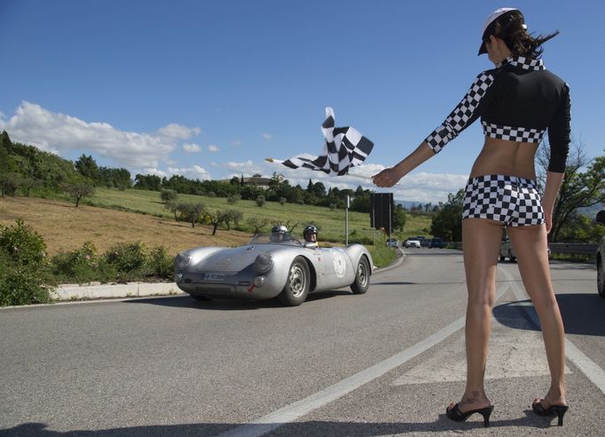 Porsche grid girls - Porsche 550 RS