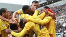 Hráči Arsenalu slaví gól, který rozhodl o jejich vítězství v Newcastlu