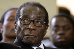 Mugabe se vrátil do Zimbabwe, spekulovalo se o jeho zdraví