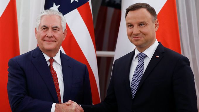 Americký ministr zahraničí Rex Tillerson a polský prezident Andrzej Duda během jednání ve Varšavě.