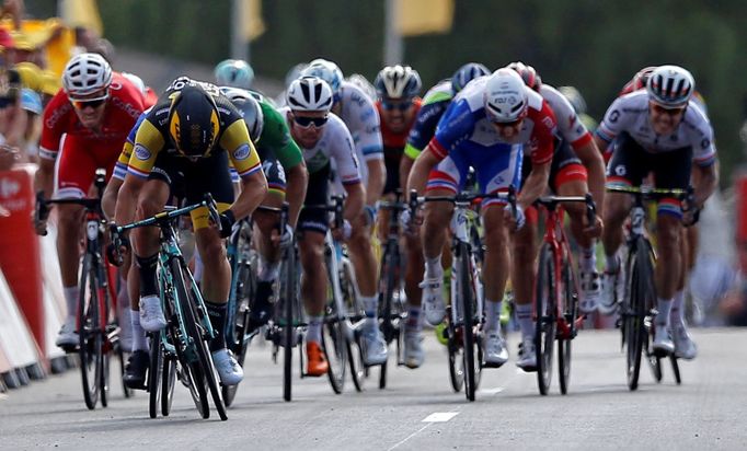 Spurt do cíle 7. etapy na Tour de France 2018