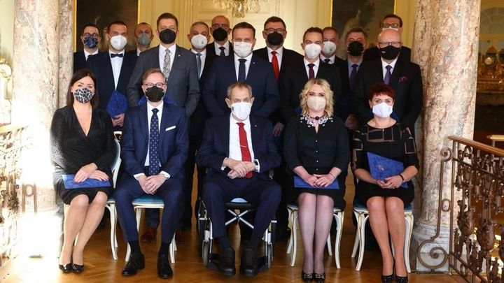 Pět ministrů nezvládne jednání v angličtině. Někteří budou využívat tlumočníka; Zdroj foto: DVTV