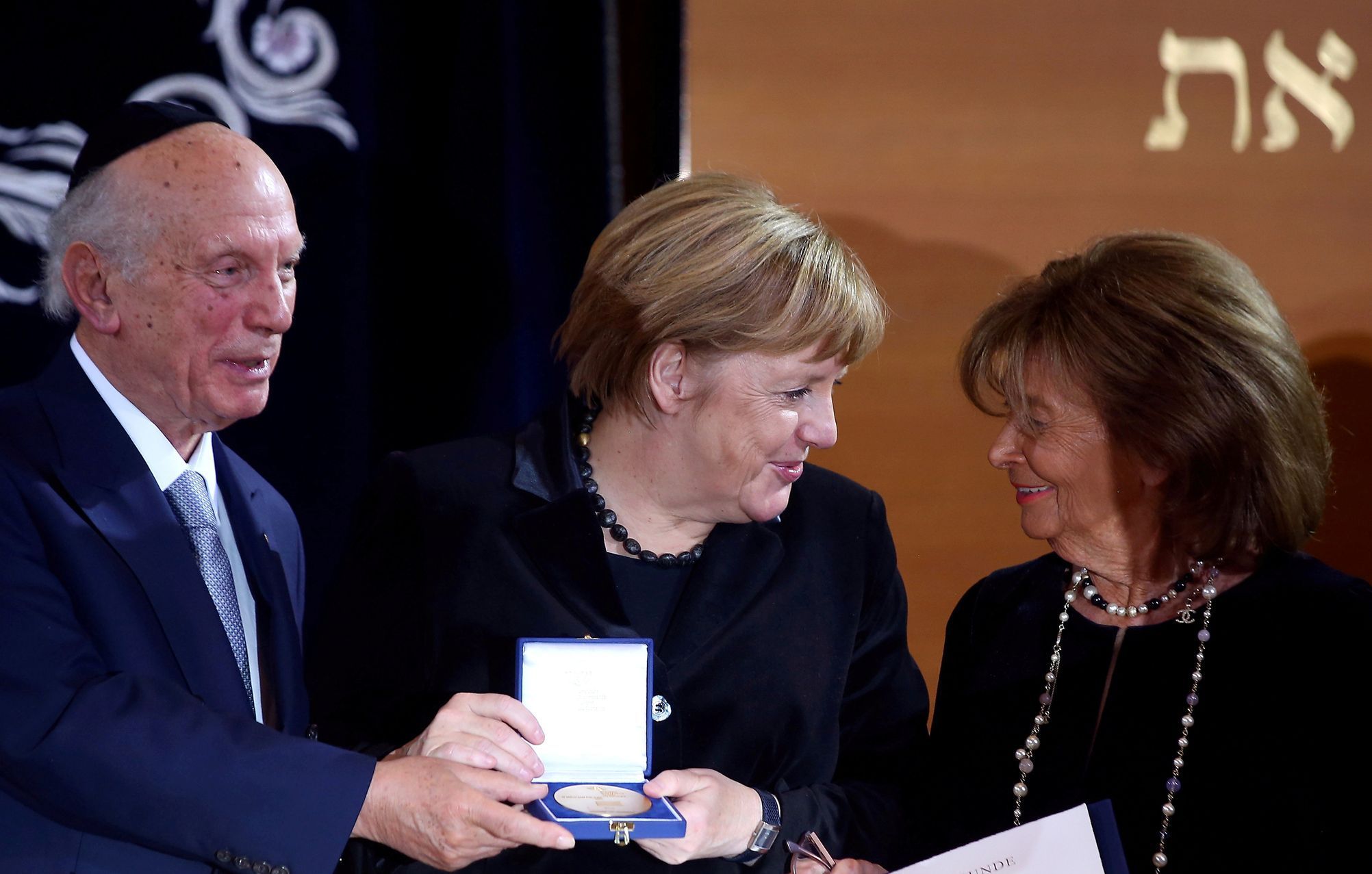Angela Merkelová a Charlotte Knoblochová na snímku z roku 2016.