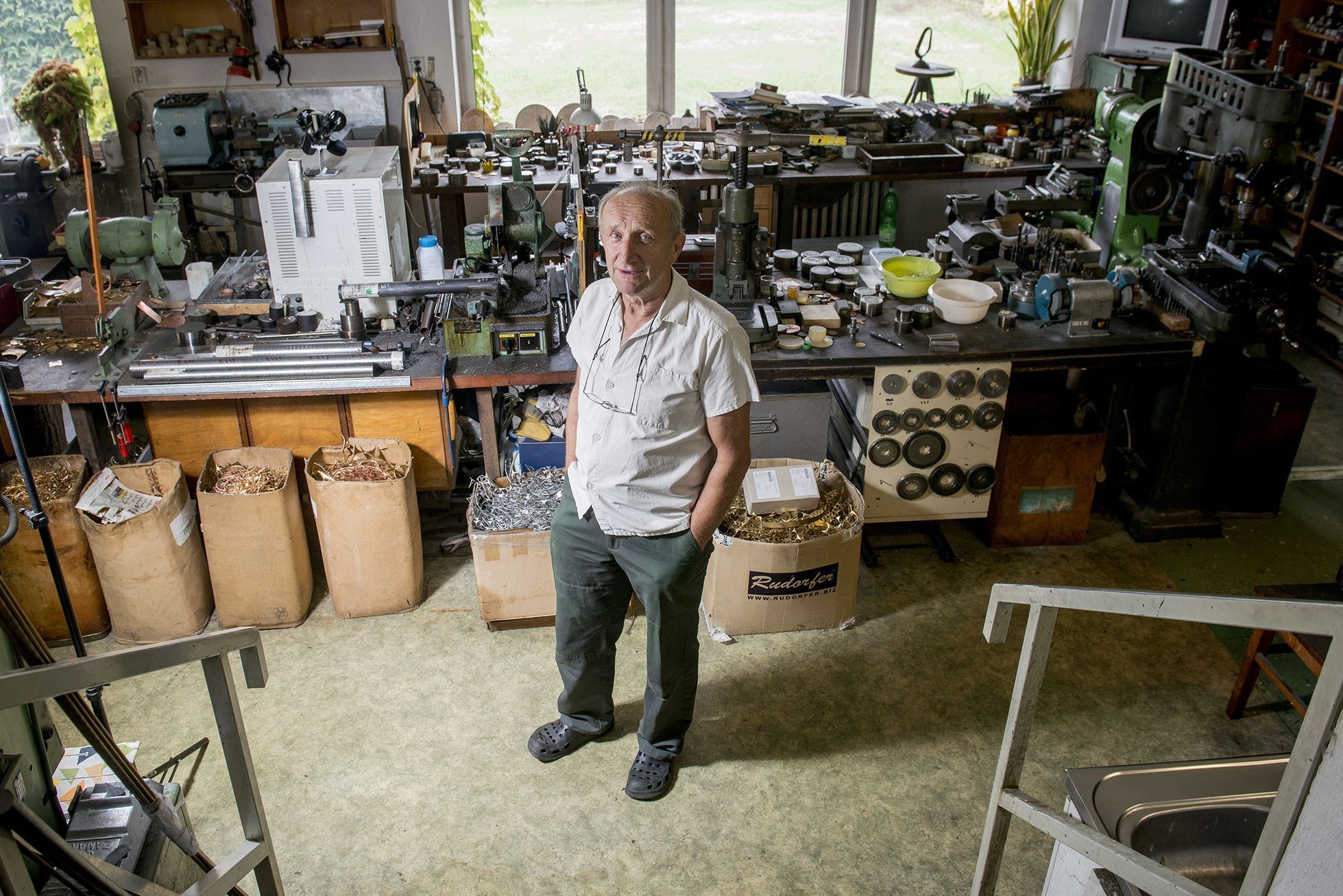 Fotoreportáž / Firmy Triga-K - výrobna medailí / Jan Mudra / Economia / Říjen 2018