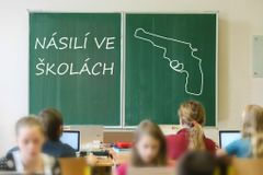 Útoky ve školách: Terčem jsou učitelé, student zemřel poprvé