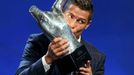 Cristiano Ronaldo s cenou pro nejlepšího fotbalistu Evropy za sezonu 2015/16