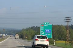 Dálnici D1 na Prahu uzavřela na Žďársku nehoda kamionu