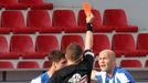 Fotbal, Pohár České pošty, Sparta - Mladá Boleslav: Petr Johana (vpravo) dostává červenou kartu