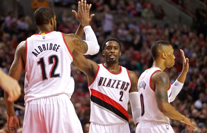 NBA, Portland Trail Blazer: radost hráčů - Wesley Matthews (2) a LaMarcus Aldridge (12)