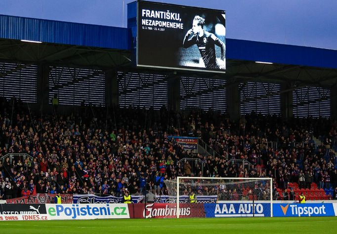 EPL, Plzeň-Dukla: vzpomínka na Františka Rajtorala