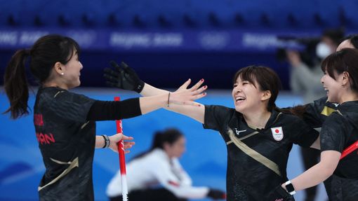 Radost japonských curlerek z postupu do finále.