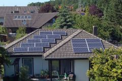 Konec solárních panelů na domech. Stát nedá ani korunu