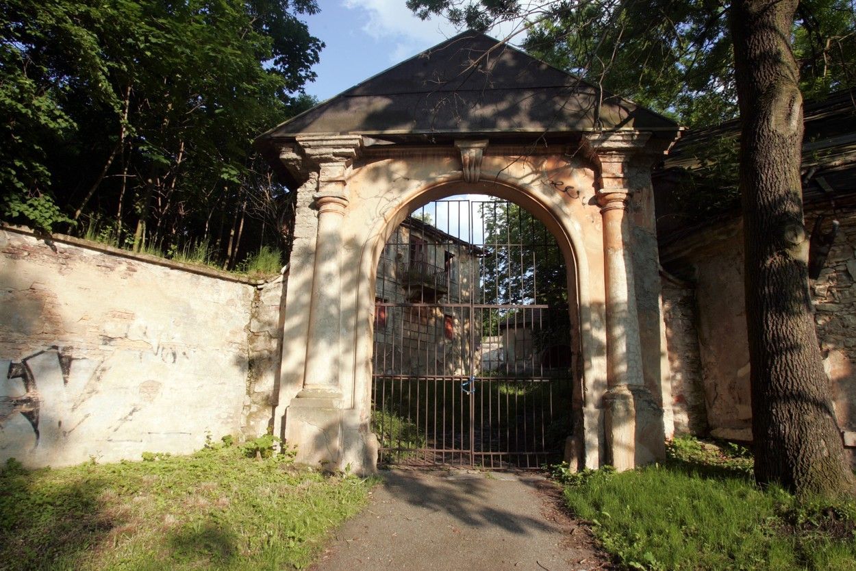 Jednorázové užití / Fotogalerie / Foto: Spása na obzoru. Upadající usedlost Cibulka v Praze změnila majitele