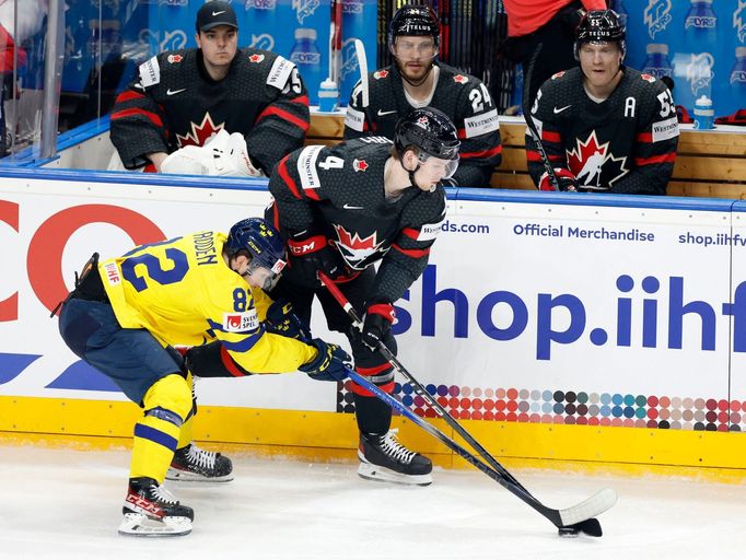 Jesper Froden a Bowen Byram v zápase MS 2024 o bronz Švédsko - Kanada